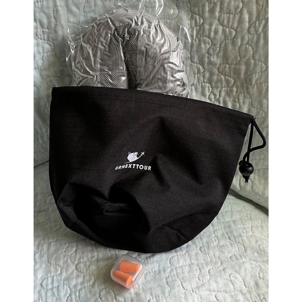 Urnexttour Travel Pillow. Grey and White With Bag And Ear Plugs - Picture 3 of 5